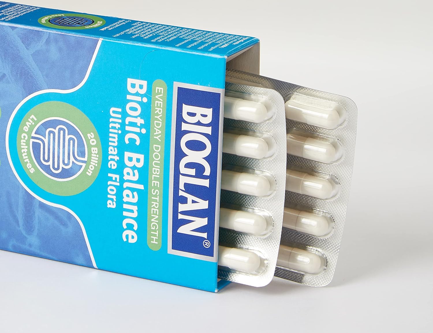 Bioglan Biotic Balance Ultimate Flora contains 20 Billion live good bacteria across 6 scientifically studied strains. There is no need to keep Bioglan Biotic Balance in the fridge, meaning you can keep it in the cupboard or carry it with you for convenience!